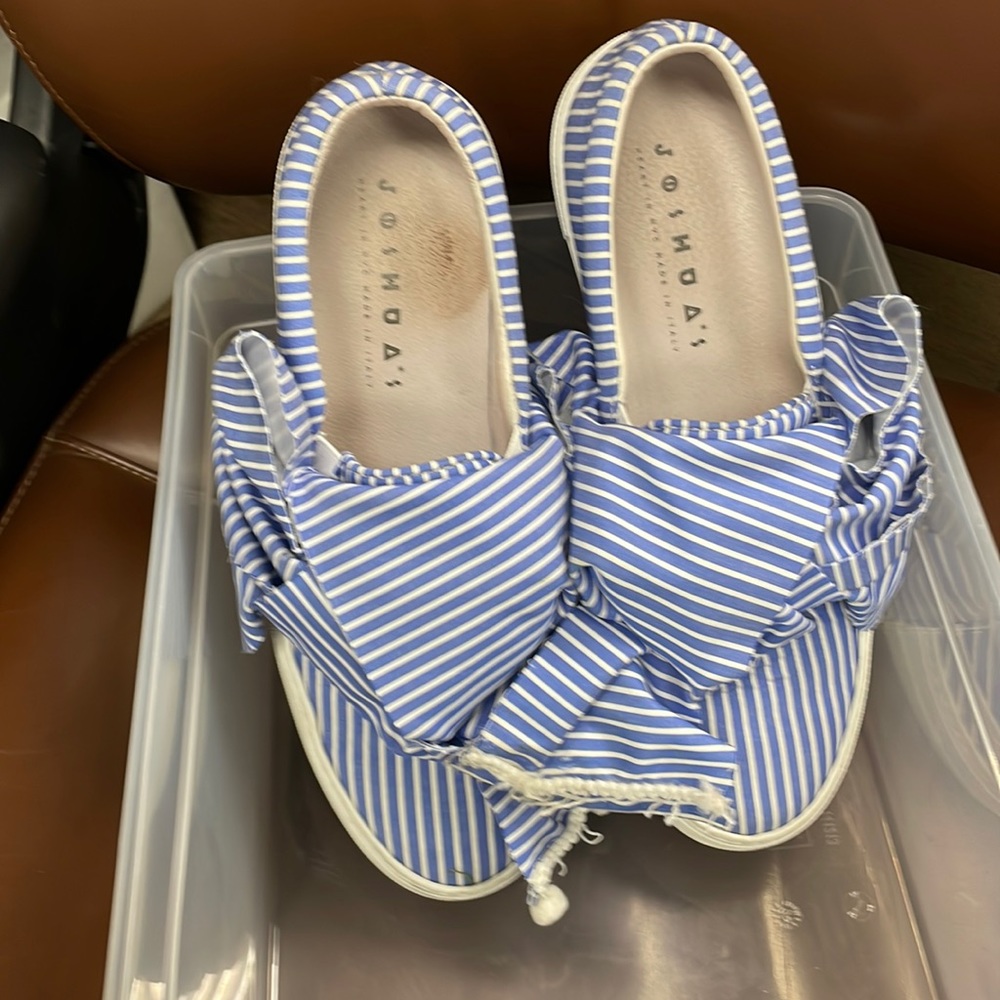 Joshua gym shoes